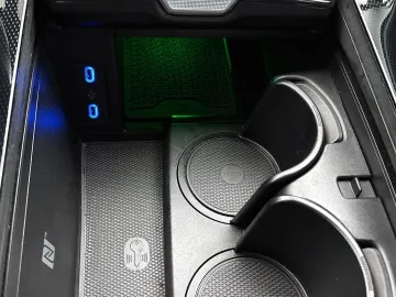 Car image 37