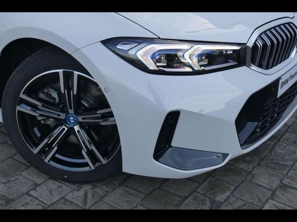 BMW 330e Touring 215 kW image number 9