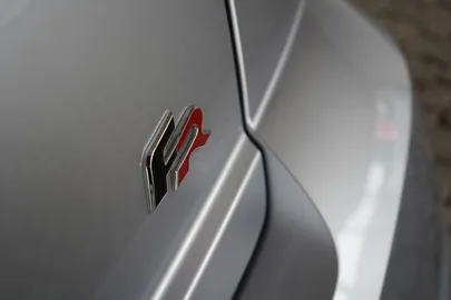 Car image 32
