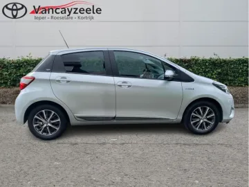 Car image 3