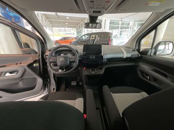 Car image 15