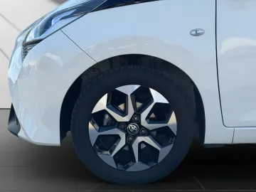 Car image 21
