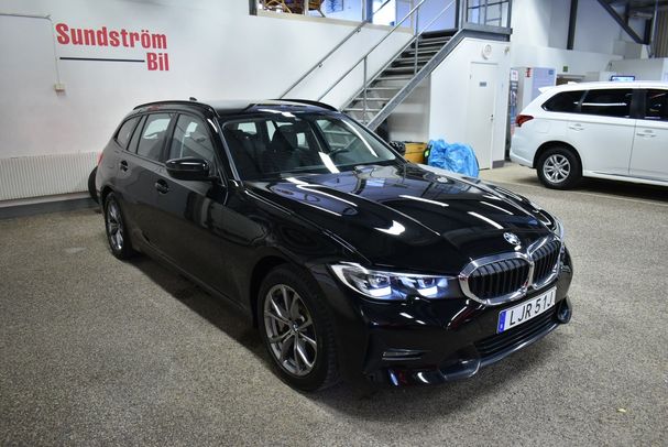 BMW 330 e Touring Sport Line 216 kW image number 2