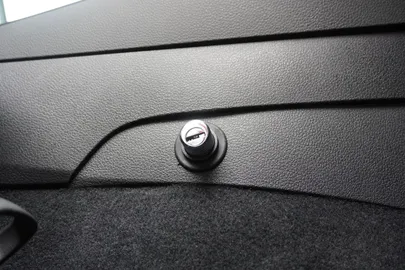 Car image 42