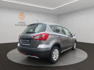 Car image 3