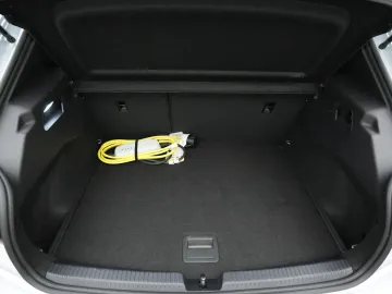Car image 32