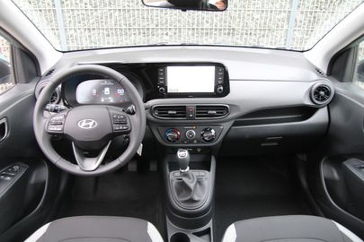 Car image 16