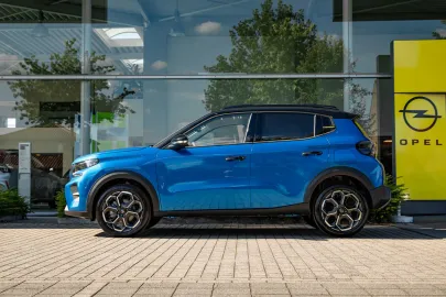 Car image 4