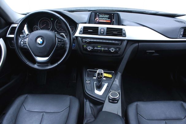 BMW 320i 135 kW image number 4