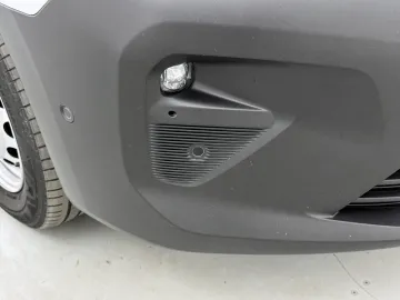 Car image 40