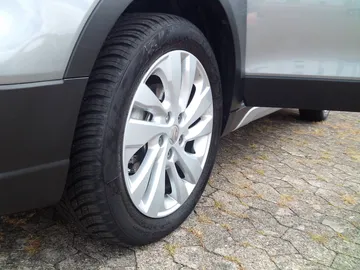 Car image 25