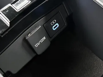 Car image 36