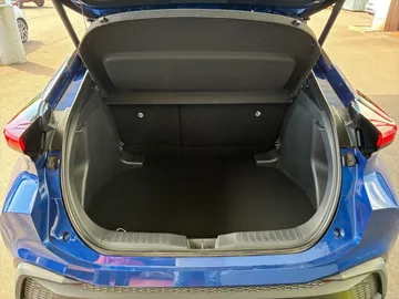 Car image 25