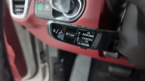 Car image 34