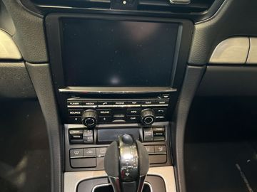 Car image 14