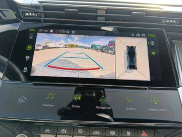 Car image 24
