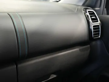 Car image 28