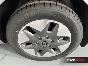 Car image 24