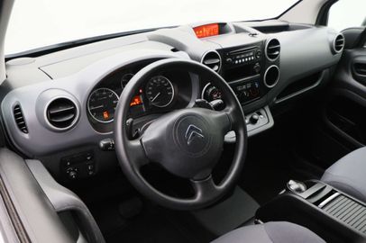 Car image 25