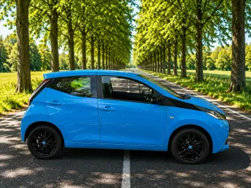 Car image 2
