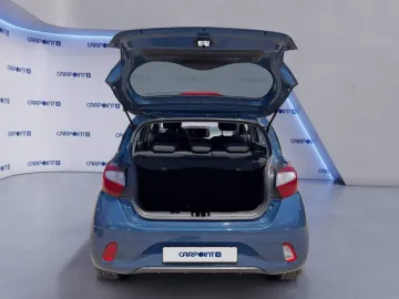 Car image 17