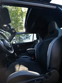Car image 30