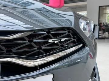 Car image 27