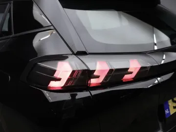 Car image 33