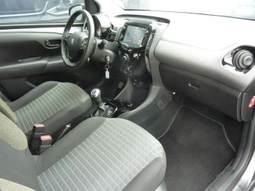 Car image 15