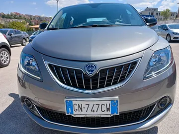 Car image 3