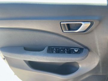 Car image 29