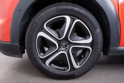 Car image 17