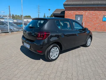 Car image 5