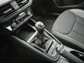 Car image 32