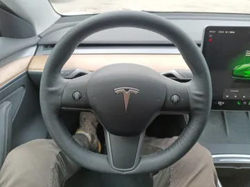 Car image 25
