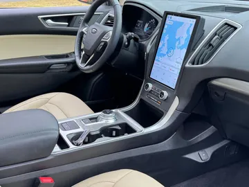 Car image 24