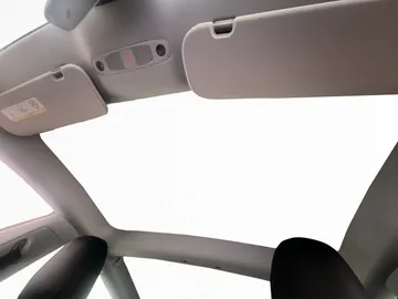 Car image 35