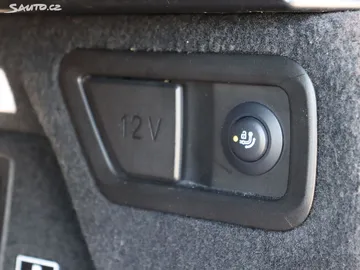 Car image 37