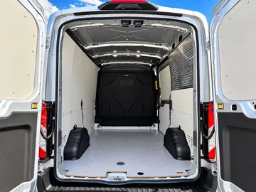 Car image 33