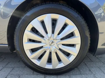 Car image 33