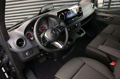 Car image 35