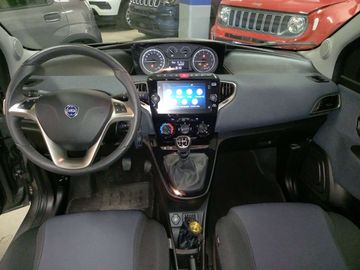 Car image 16