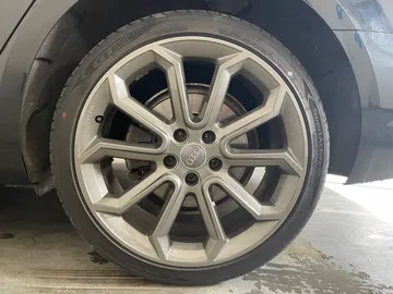 Car image 27