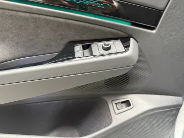 Car image 36