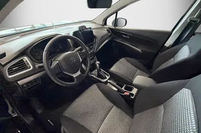 Car image 4