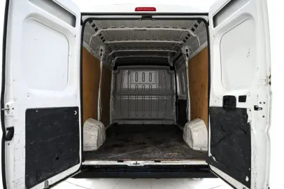 Car image 24