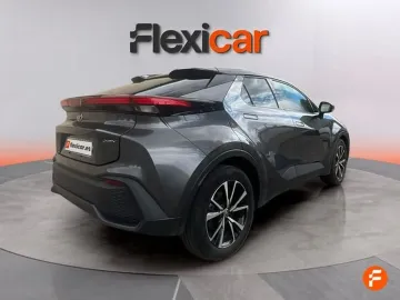Car image 4