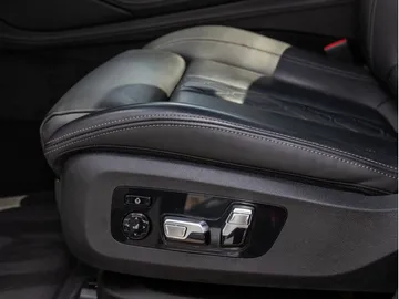 Car image 33