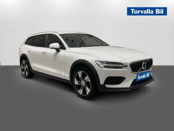 Volvo V60 Cross Country D4 AWD Momentum 140 kW image number 3