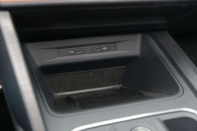 Car image 32